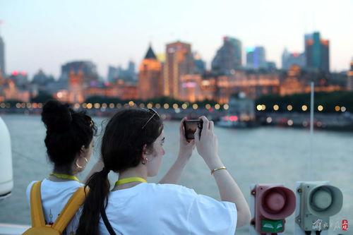 热辣滚烫之夜色,激情燃烧的都市夜生活掠影
